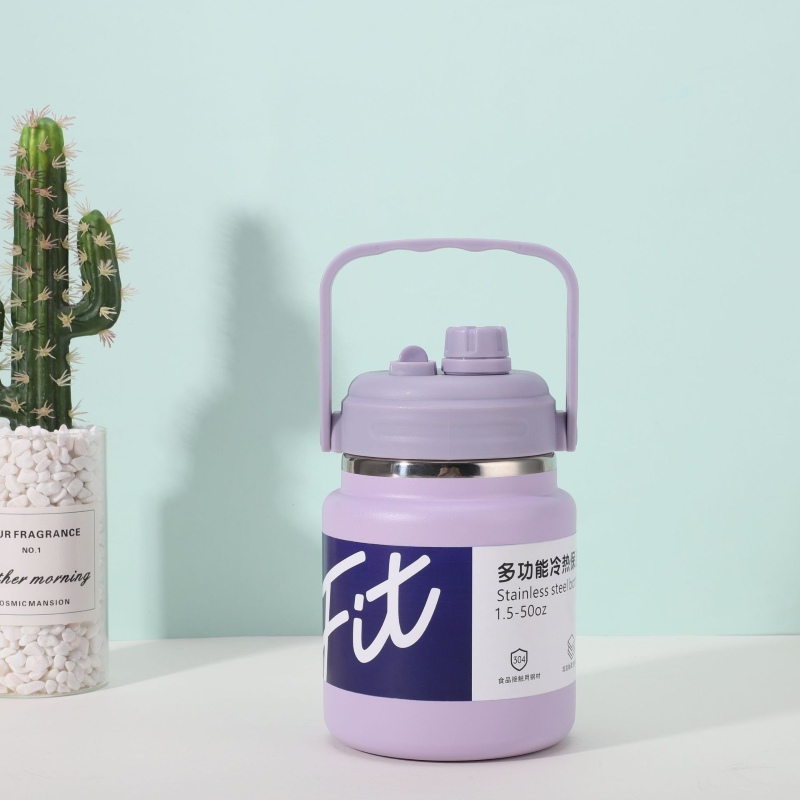 84oz thermos jug product display