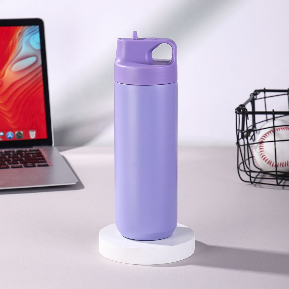 Leak-resistant straw drinking spout design close-up