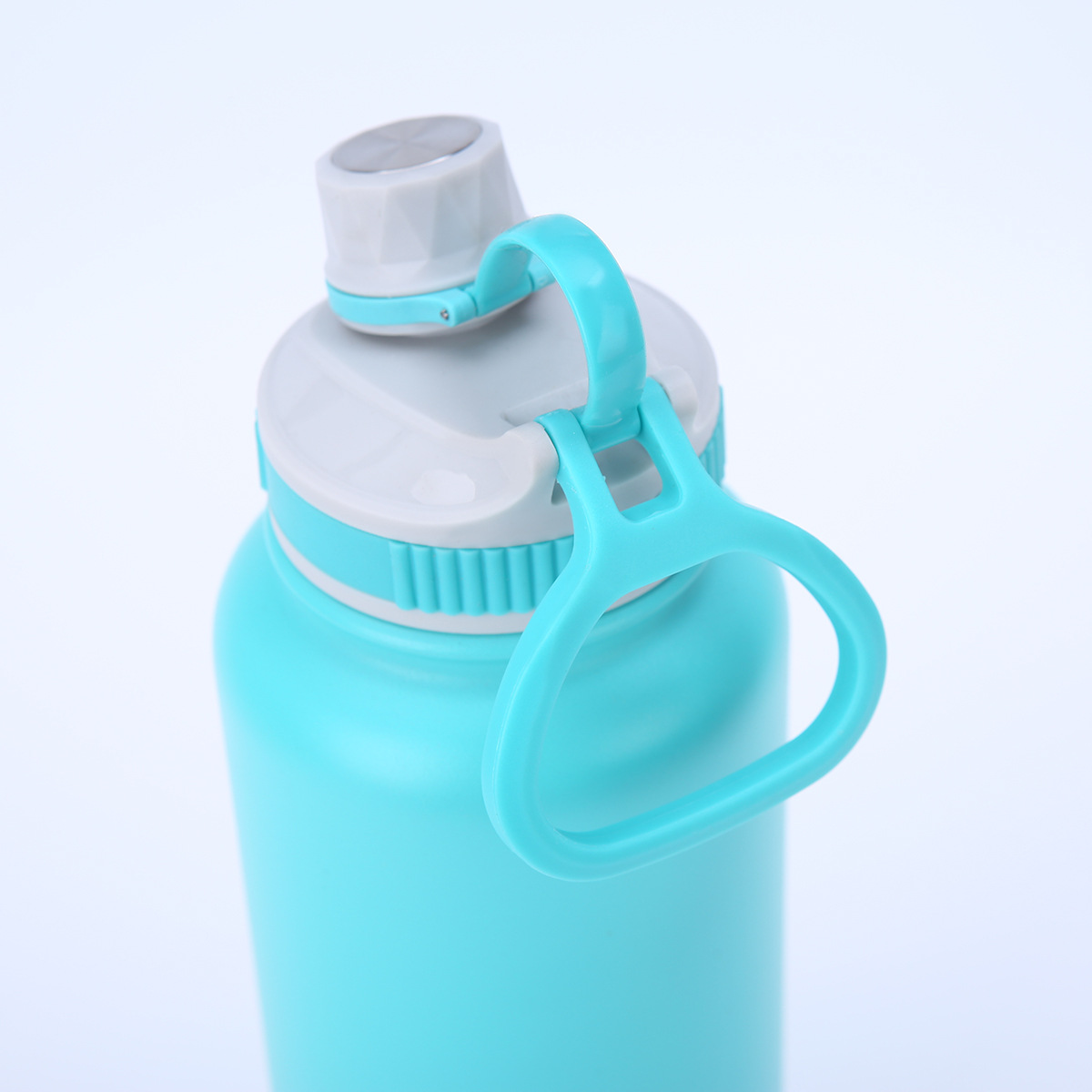 Close-up of carry handle and lid hinge