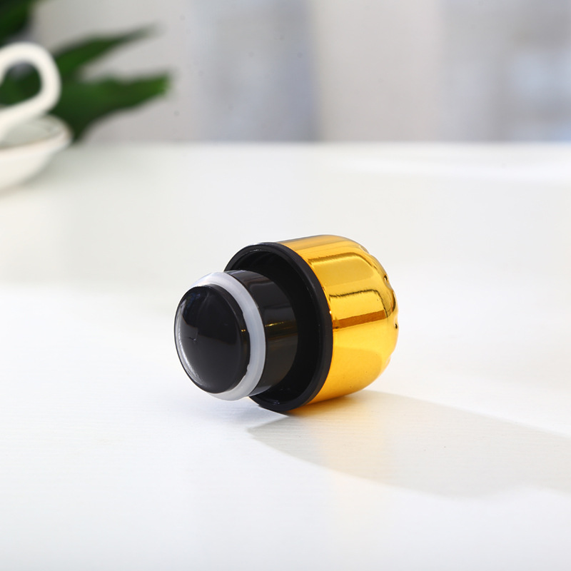 Electroplated screw cap detail with silicone seal (17oz insulated bottle)